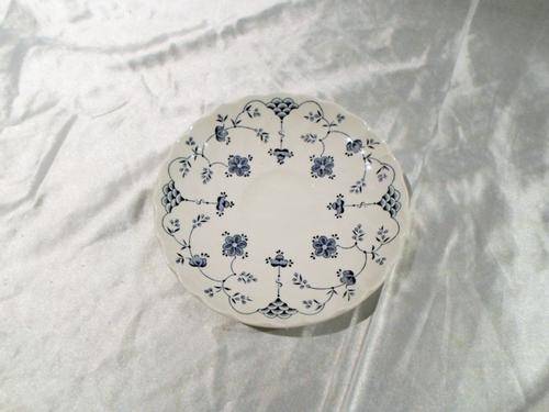 Myott Finlandia porcelain  saucer - quite nice - Bid now !!